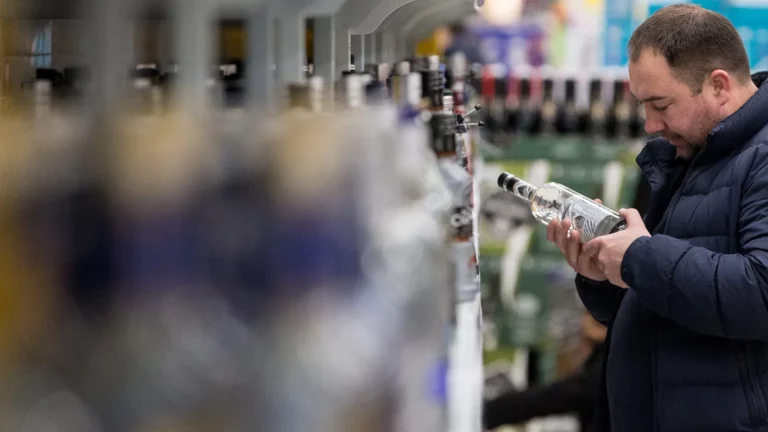 «Продолжим закручивать гайки»: на Дальнем Востоке ужесточат антиалкогольные меры