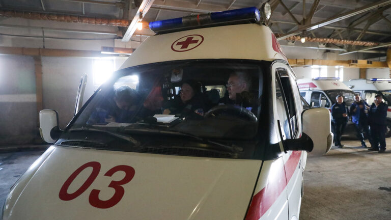 Выросло число жертв массового отравления алкоголем в Ленобласти: что известно