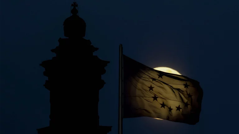 Докопались до Луны: как ЕС собрался добывать редкоземы в космосе