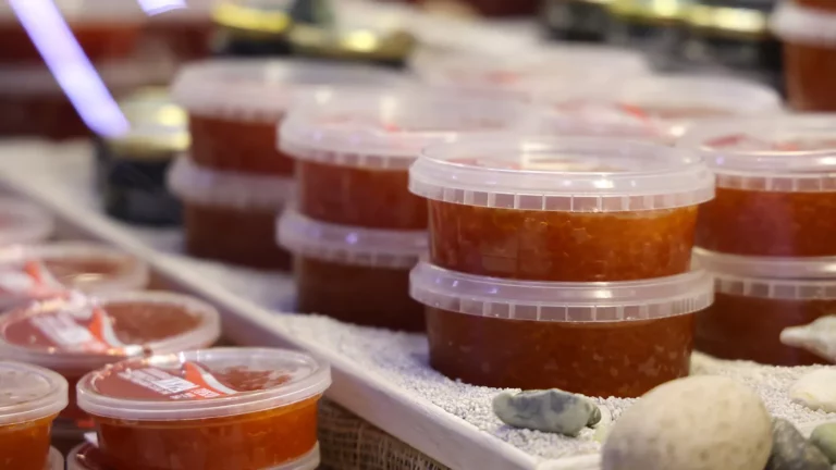 Экономисты предупредили о подорожании рыбы и икры к праздникам