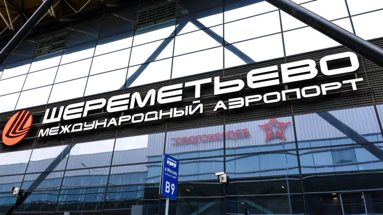 Два пассажирских лайнера столкнулись в Шереметьево