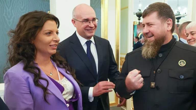 Архивное фото. Главный редактор телеканала RT Маргарита Симоньян и глава Чечни Рамзан Кадыров (слева направо)