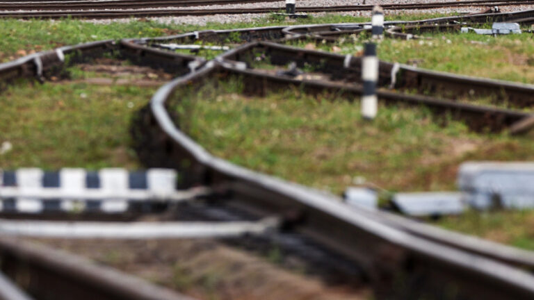 На железной дороге в Орловской области взорвалась заложенная бомба, погибли люди