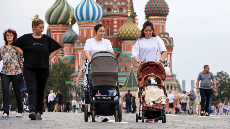 Демограф оценила вероятность вытеснения коренных россиян мигрантами