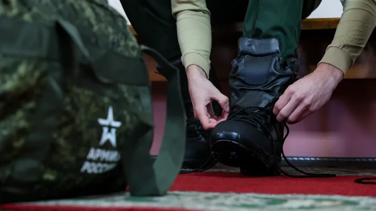 Осенний призыв 2025: новые правила, повестки на «Госуслугах», что грозит за неявку