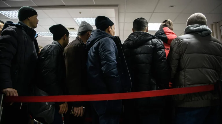 «Приехал, подработал, уехал»: глава Минэкономразвития — о новом подходе к мигрантам