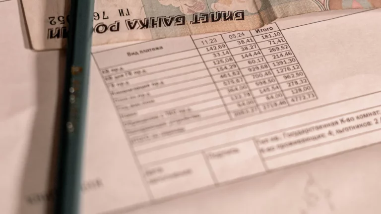 «Куда уходят деньги?»: Миронов потребовал прозрачности в квитанциях ЖКХ