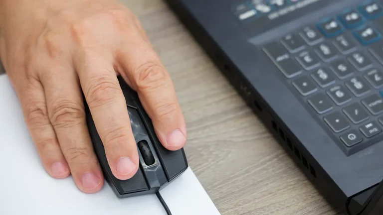 300 рублей за запрос: как сотрудники компаний торгуют информацией о клиентах