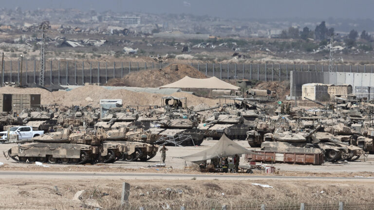 «Сняли перчатки с первой минуты»: экс-глава армии Израиля назвал число жертв в секторе Газа