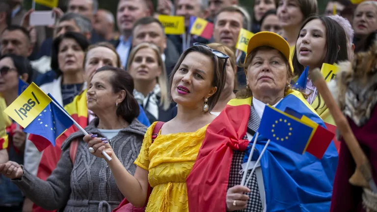 По итогам парламентских выборов в Молдове побеждает прозападная PAS