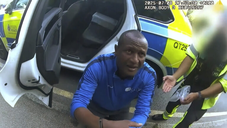 Сексуального преступника-мигранта по ошибке выпустили из британской тюрьмы