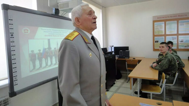 Генерал-полковник в отставке Николай Кизюн в Военном университете