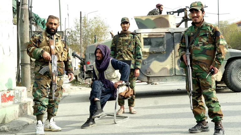 Стразы, взрывы, Талибан. Как Кабул не заметил войну с Пакистаном