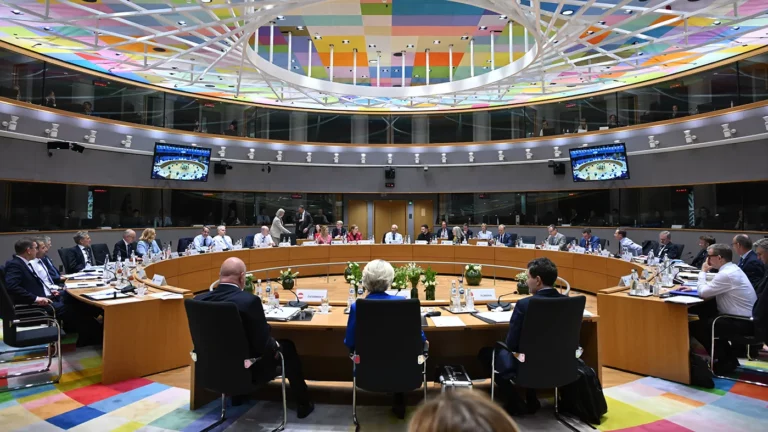 Лангустины для Макрона: чем обедают лидеры ЕС на саммите в Брюсселе