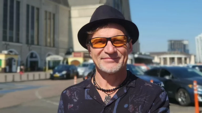 Лидер группы «Вопли Видоплясова» призвал передать власть на Украине военным