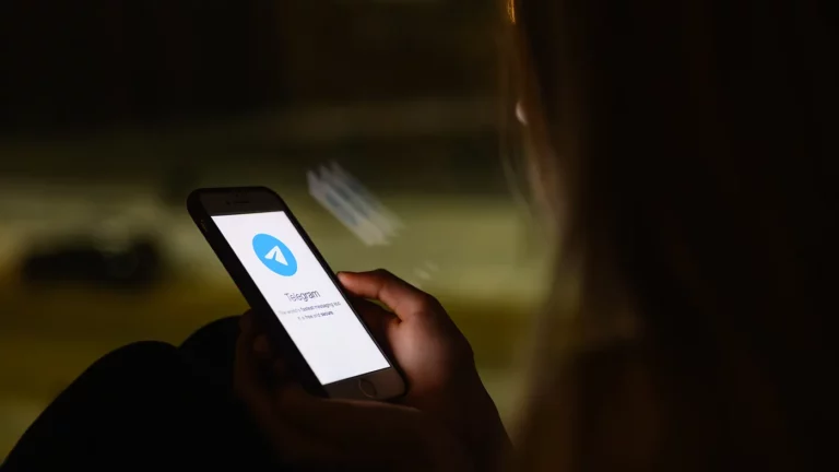 Telegram и WhatsApp начали «сбоить» в России: что известно