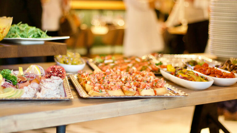 Россияне отравились едой в пятизвездочном отеле Турции