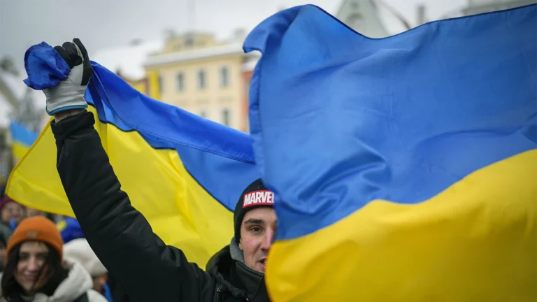 В Эстонии хотят приравнять флаг Украины к символике ЛГБТ