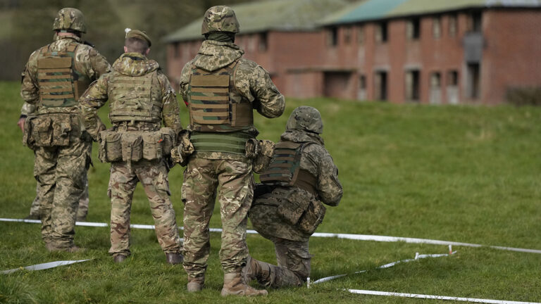 Военные инструкторы и 85 тыс. БПЛА: как Лондон усиливает поддержку Киева и Кишинева