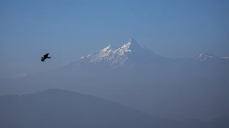Группа российских альпинистов застряла на вершине Манаслу в Непале