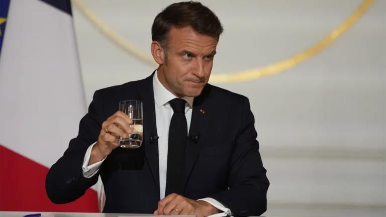 Как Макрон ответит на кризис во Франции: три сценария