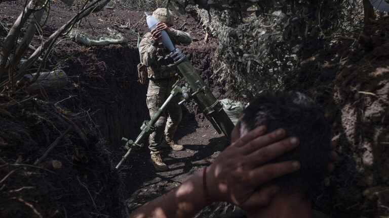 «Приближается к краю обрыва»: The Economist оценил остаток денег у Украины