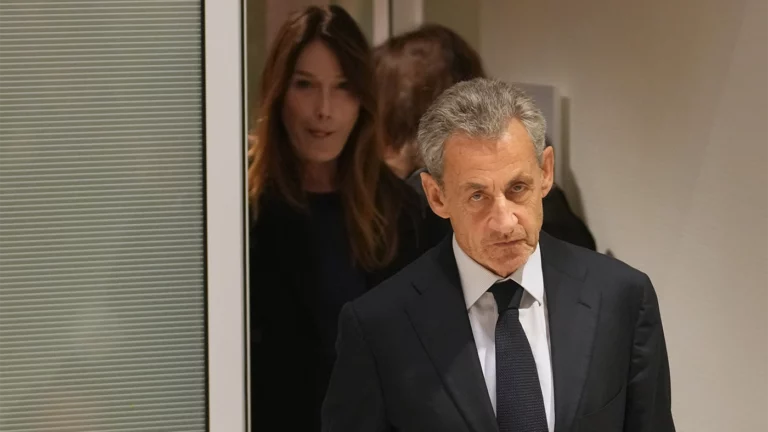 С холодильником и ванной: Саркози встретит Новый год в VIP-тюрьме