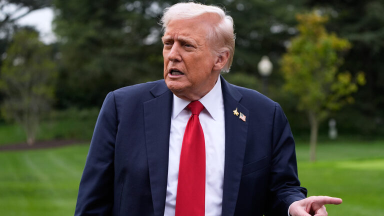 «Откроет правду о связях»: Трамп подписал закон о публикации «файлов Эпштейна»