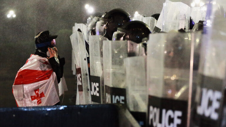 «20 человек насилуют город»: в Грузии решили ужесточить наказания за протесты