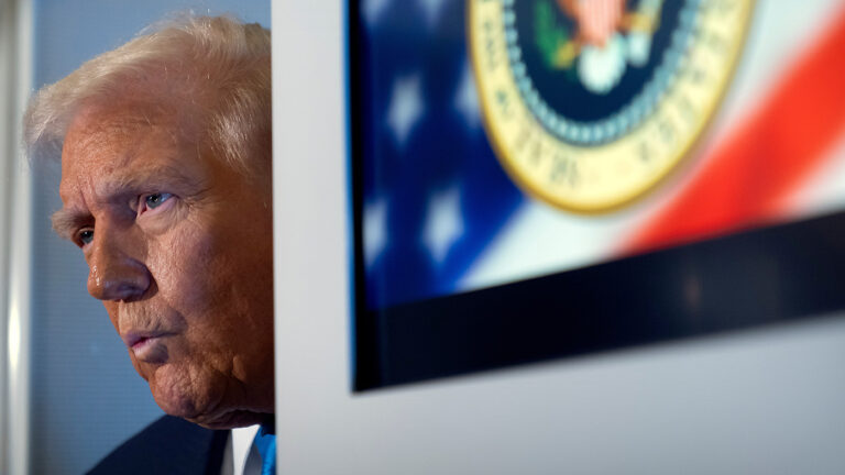 Трамп поручил немедленно провести испытания ядерного оружия