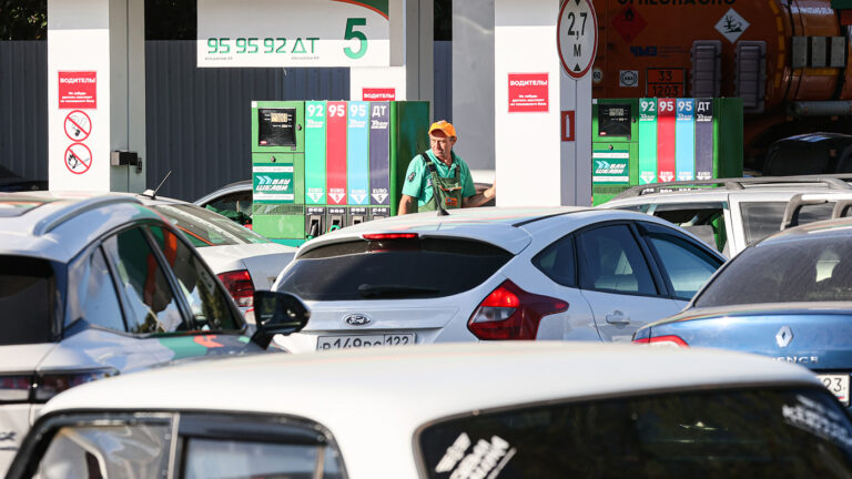 В Крыму снимут ограничения на продажу бензина