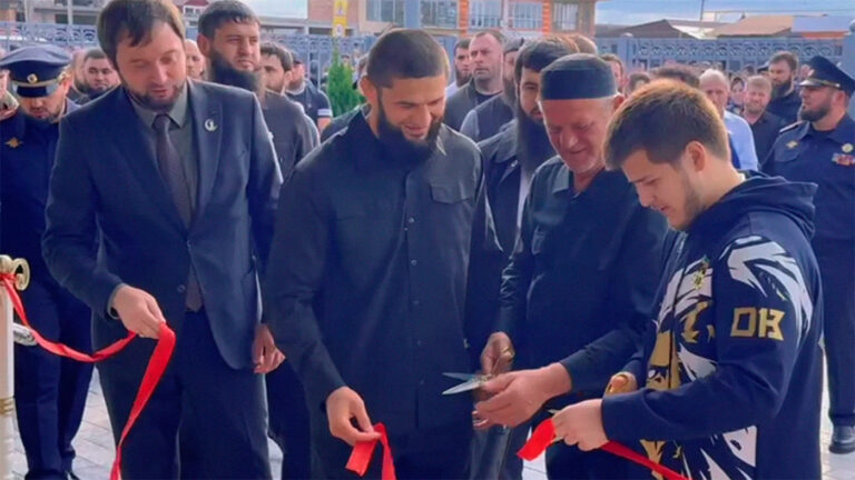 «Альтернатива улице»: Адам Кадыров открыл в Чечне спорткомплекс имени себя