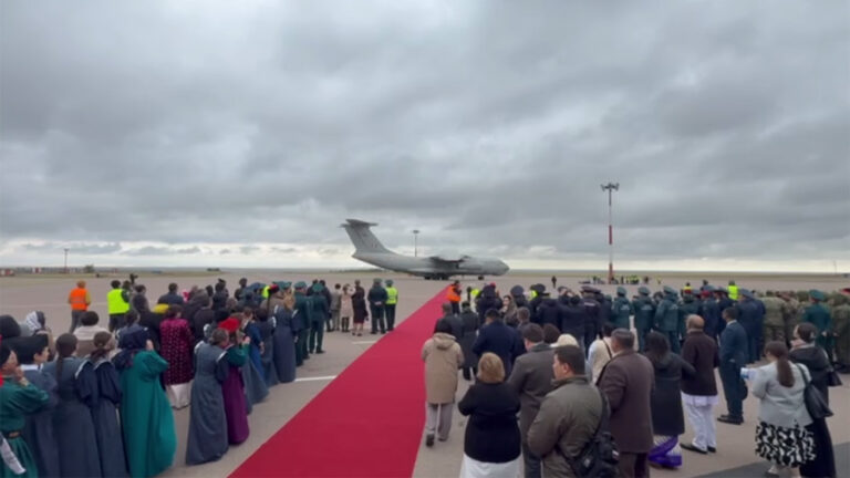 Впервые в истории: мощи Будды привезли из Индии в Россию