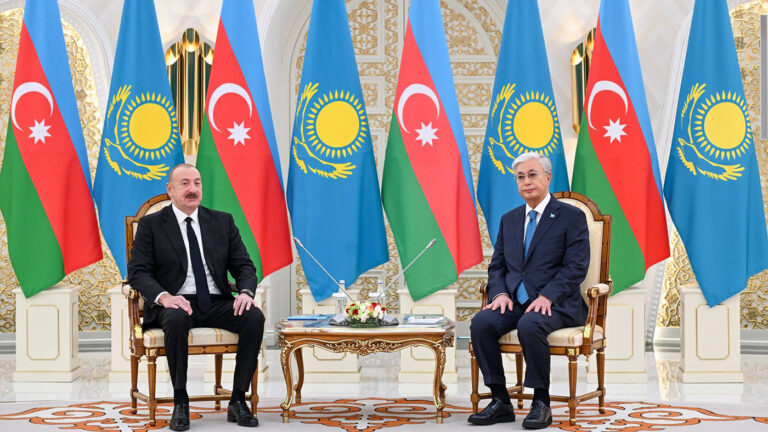 Азербайджан начал пропускать грузы в Армению после 30 лет запрета