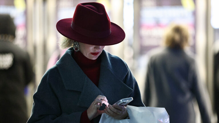 Россиянам рассказали об опасности домовых и рабочих чатов