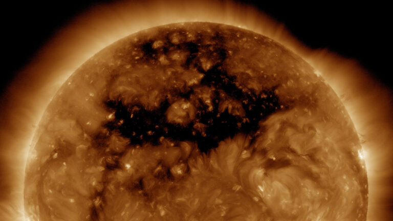 Земля угодила в корональную дыру: как влияет на здоровье магнитная буря