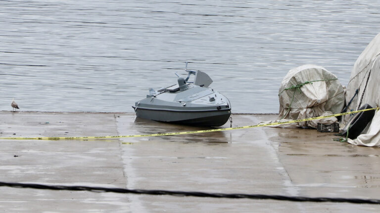 Турецкие рыбаки нашли морской дрон с 300 кг взрывчатки