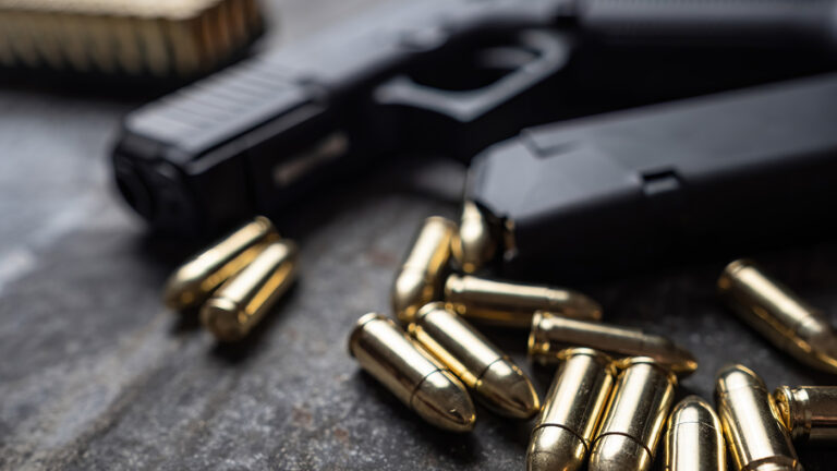 В столице Албании мужчина убил судью и ранил двух человек прямо на заседании