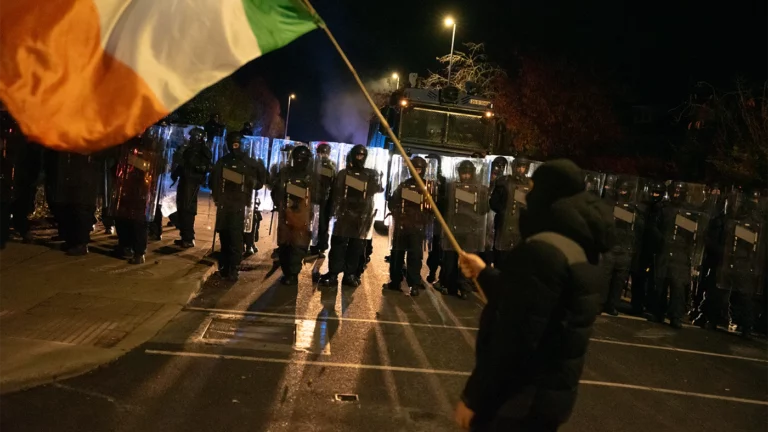 В Дублине после изнасилования девочки мигрантом не стихают протесты: что известно