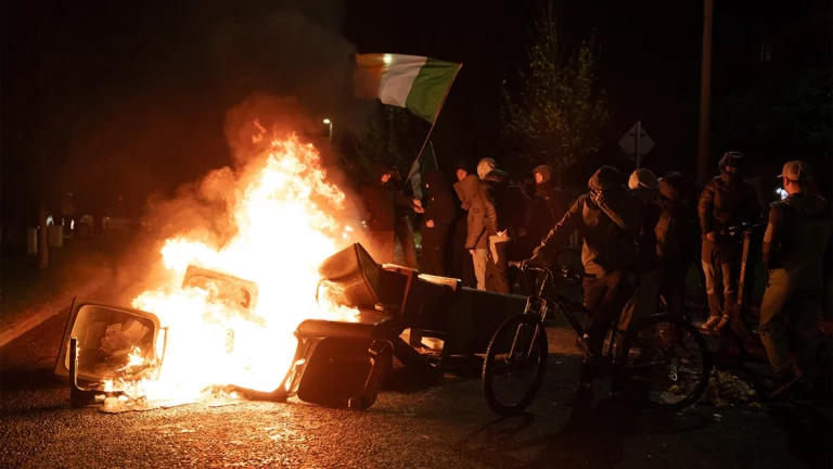 Протесты в Дублине переросли в беспорядки из-за изнасилования мигрантом девочки