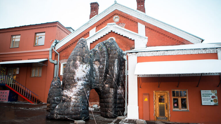 Ирина Корина. Часть инсталляции на выставку «Скала»