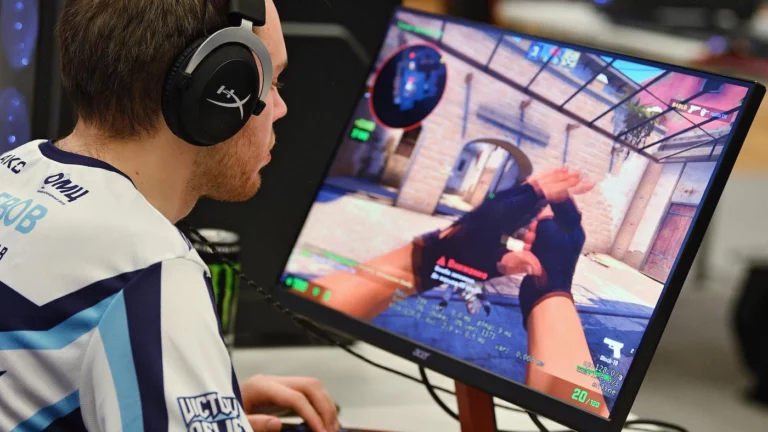 «Начинает расти спрос»: сколько получают репетиторы по киберспорту в России