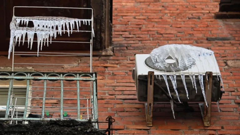 Обогреватели и кондиционеры зимой: чем опасен сухой воздух в квартире