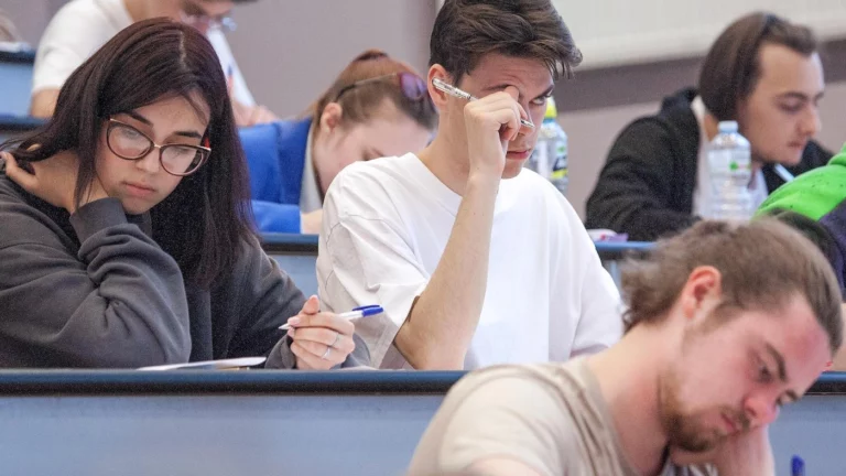 В России установят лимит платных мест в вузах по 46 направлениям