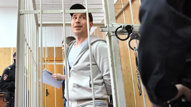 «Я ждал двенадцать»: самый опасный для ФБР хакер приговорен российским судом к 10 годам