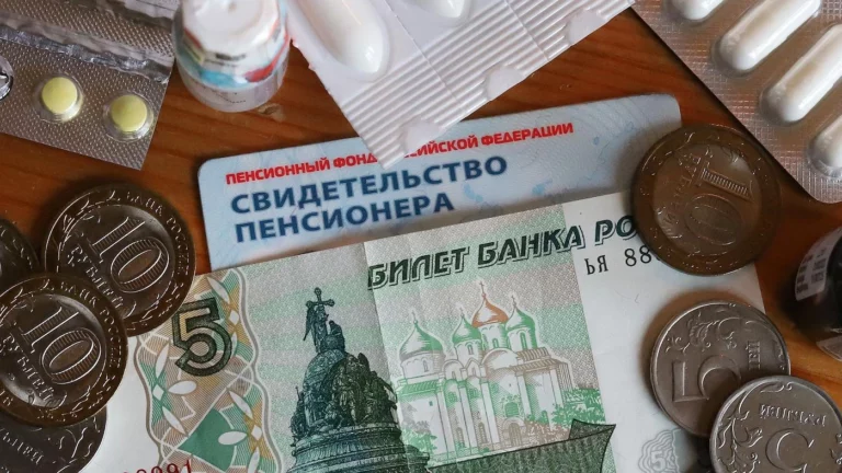 Почему в магазинах стали чаще давать сдачу бумажными «пятирублевками»