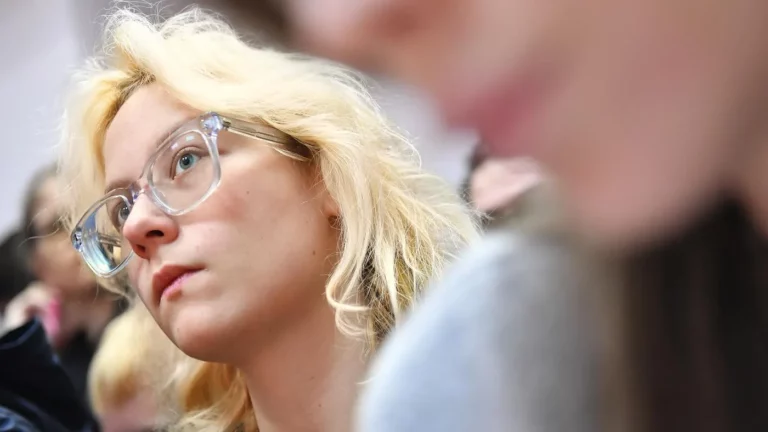 Уличную певицу Наоко снова арестовали на 13 суток за концерт в центре Петербурга