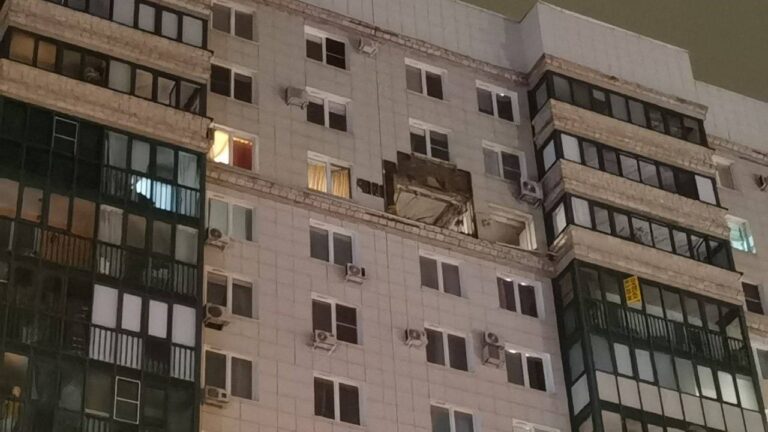 Беспилотник атаковал жилой дом в Красногорске, есть пострадавшие