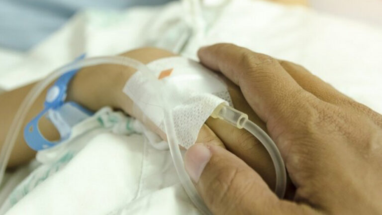 Умер страдавший от рака мальчик, вывезенный из Китая на самолете Путина