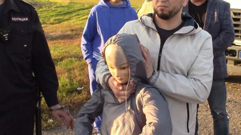 Бойцу ММА из Таджикистана вынесли приговор за убийство россиянки и ее маленькой дочери